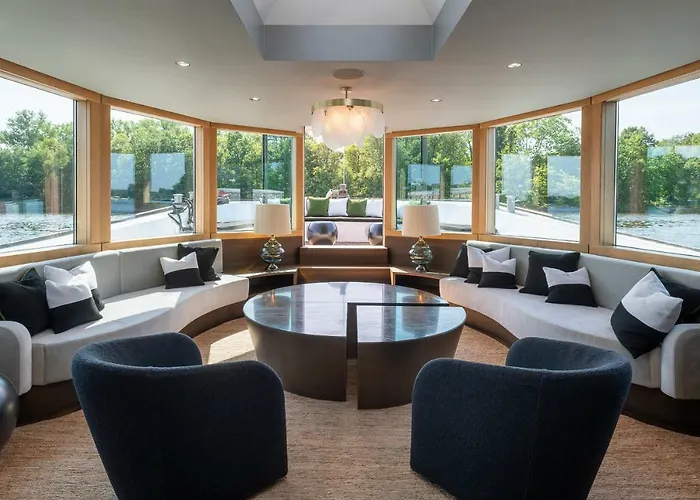 Grace Mit Zwei Schlafzimmern 船屋